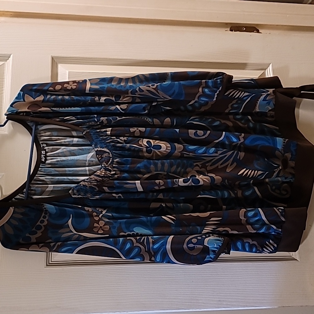 Womens plus size top 2X
